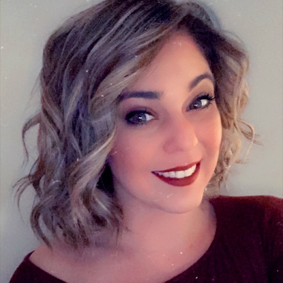 Meet your Posher, Jennifer - Picture 2 of 5